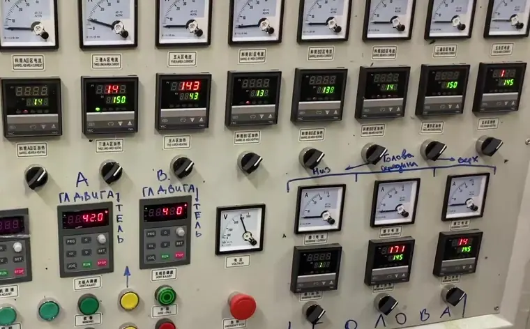 Extruder control panel — frame from the MIRPACK video