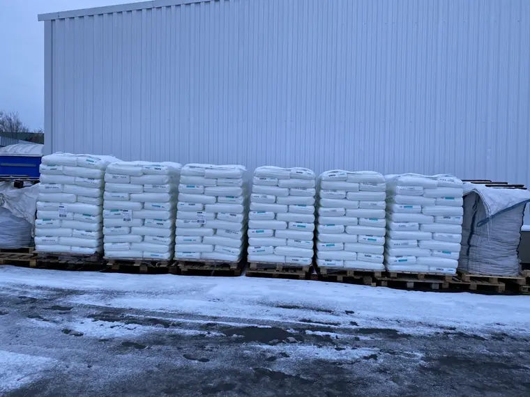 Raw material pallets at the MIRPACK plant